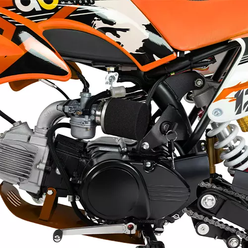 Vergrößerter Benzinmotor des Jugend-Crossbikes JC125