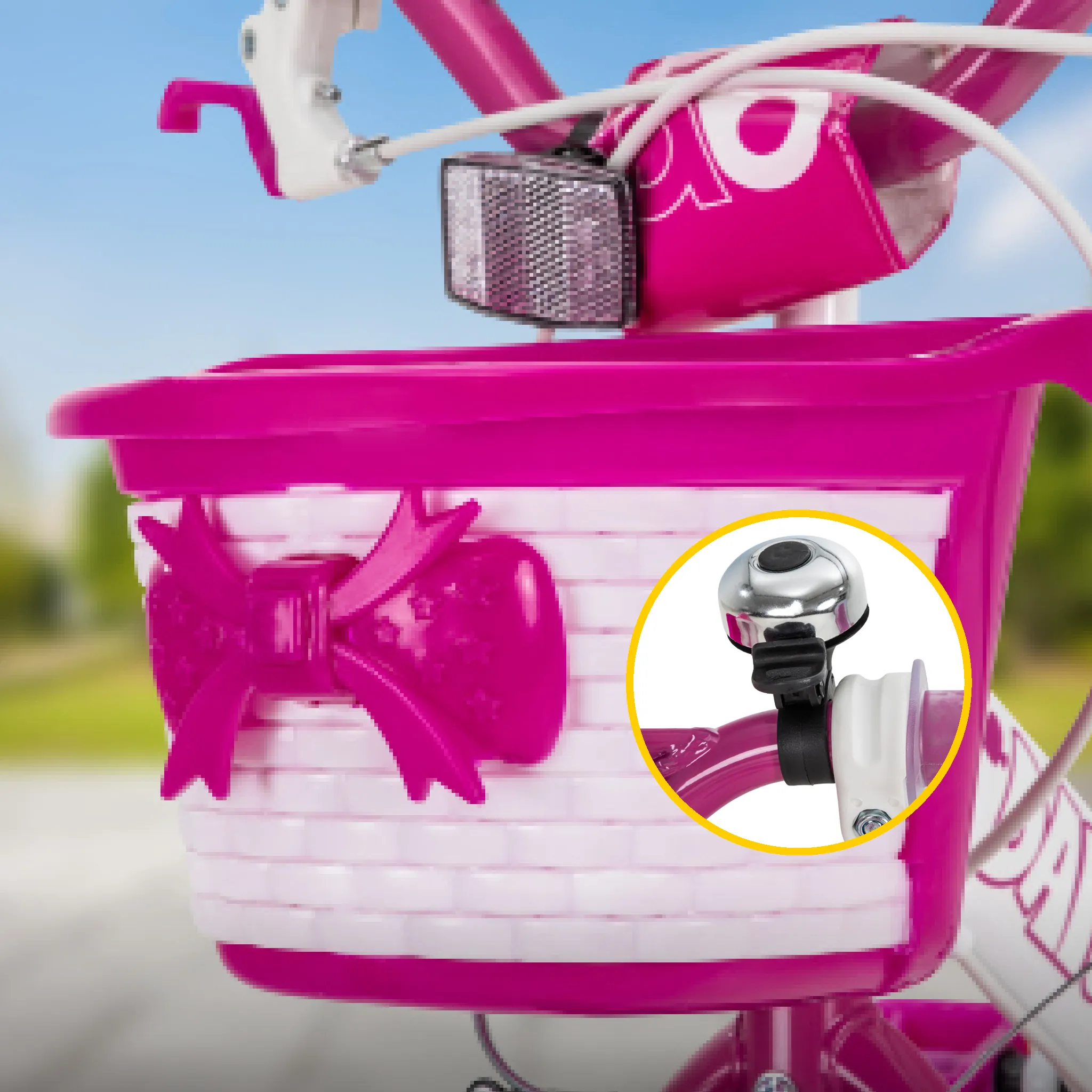 Kann alles Wichtige mitgenommen werden Pinker Fahrradkorb mit Schleife vorne am Kinderfahrrad