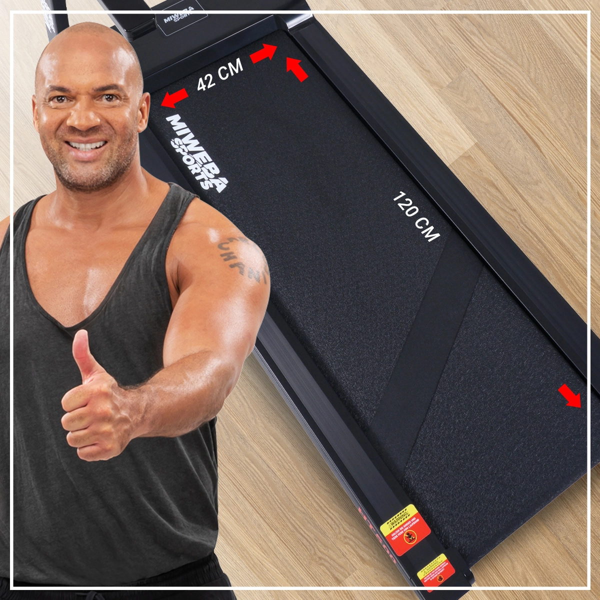 Detlef D! Soost zeigt l&auml;chelnd Daumen nach oben, hinter ihm liegt das Laufband am Boden