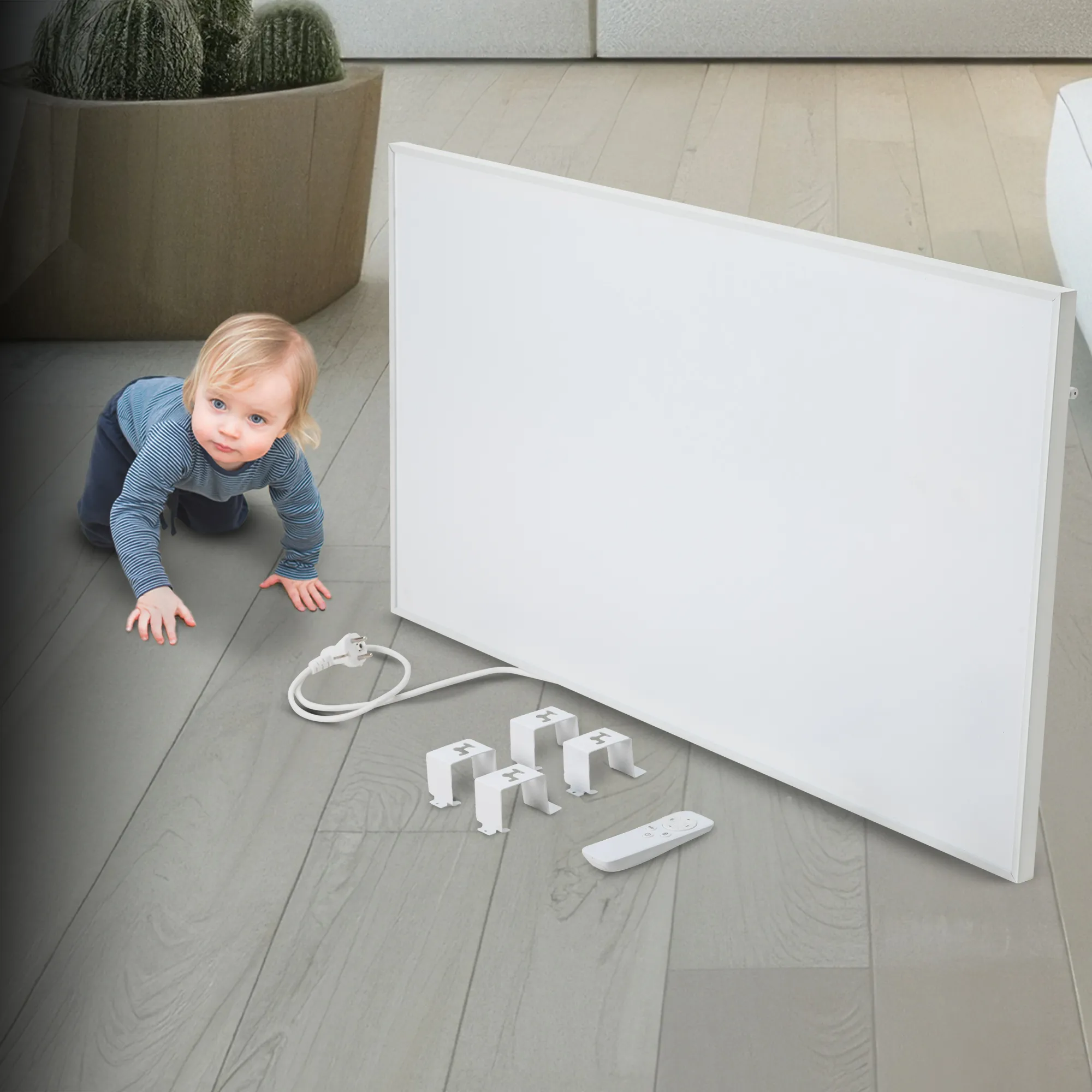 Wichtige Sicherheitsfunktionen Baby krabbelt neben der Infrarotheizung HF-HP140