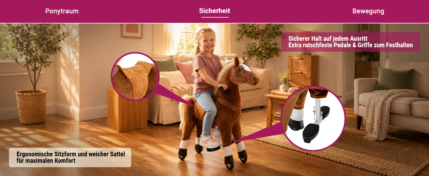 M&auml;dchen reitet auf dem Miweba Pony Amadeus Medium im Wohnzimmer. Rutschfeste Pedale, Haltegriffe und der weiche Sattel sorgen f&uuml;r sicheren und bequemen Reitspa&szlig;.