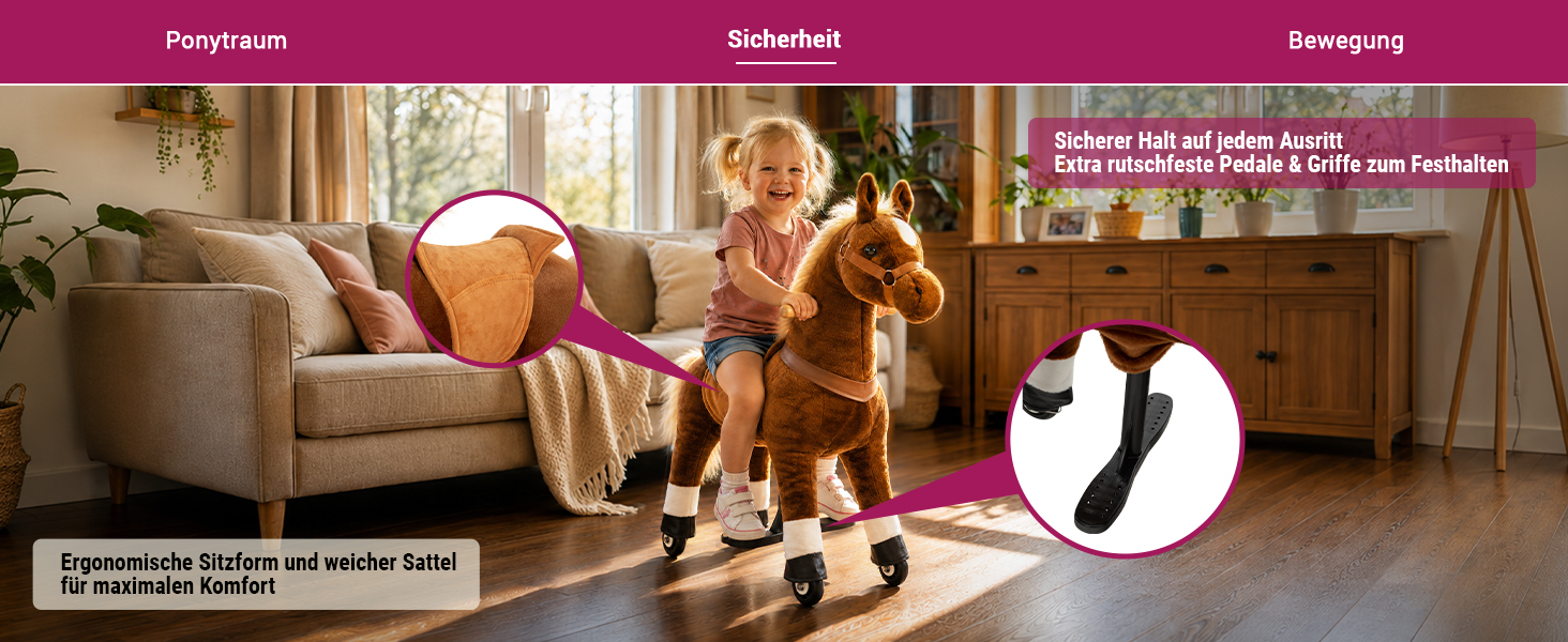 M&auml;dchen reitet auf dem MyAnimal Pony Amadeus im Wohnzimmer. Rutschfeste Pedale, Haltegriffe sowie der weiche Sattel sorgen f&uuml;r sicheren und bequemen Reitspa&szlig;.