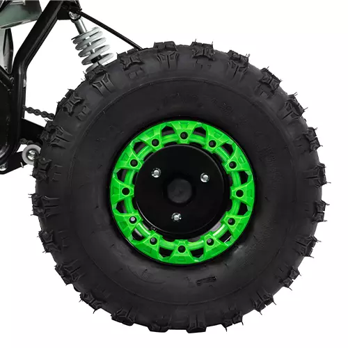 Vergrößerter Reifen des Elektro-Kinderquads S-10 mit grüner Felge