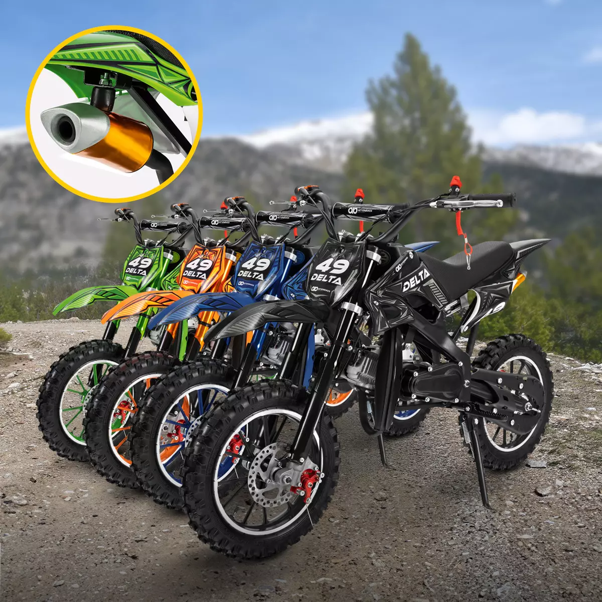 Vier Kindermotorräder nebeneinander in Grün, Orange, Blau und Schwarz, vergrößerter Auspuff