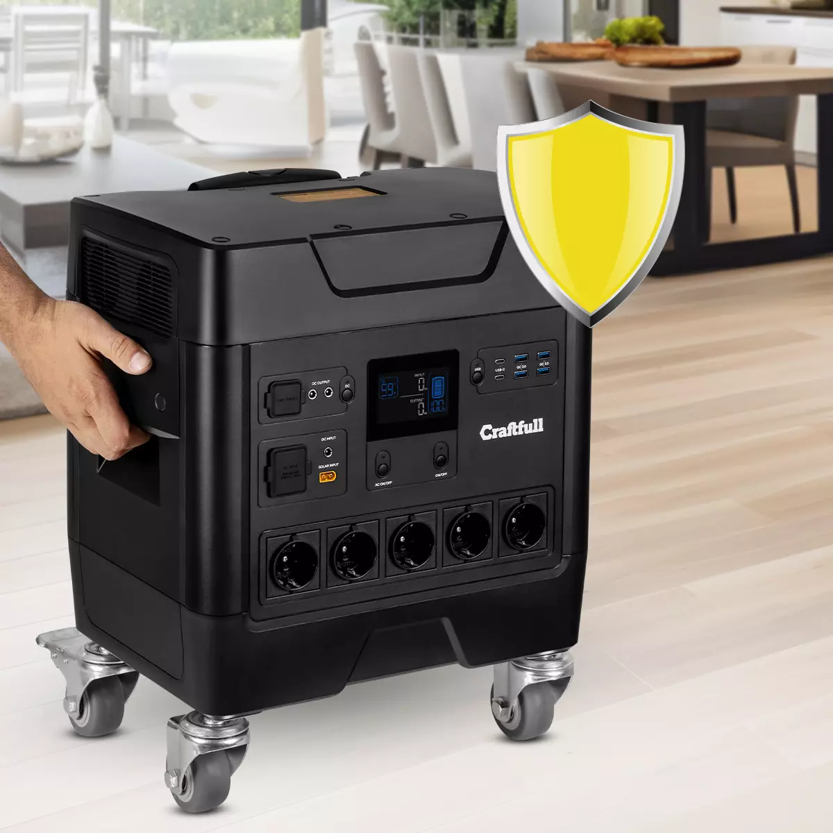 Dank Batteriemanagementsystem perfekt geschützt Hand bewegt den Stromspeicher dank der Rollen perfekt über den Wohnzimmerboden