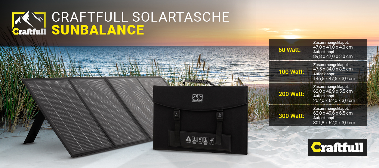 Craftfull Solartasche Sunbalance Die Craftfull Solartasche Sunbalance zusammengefaltet und aufgeklappt am Strand
