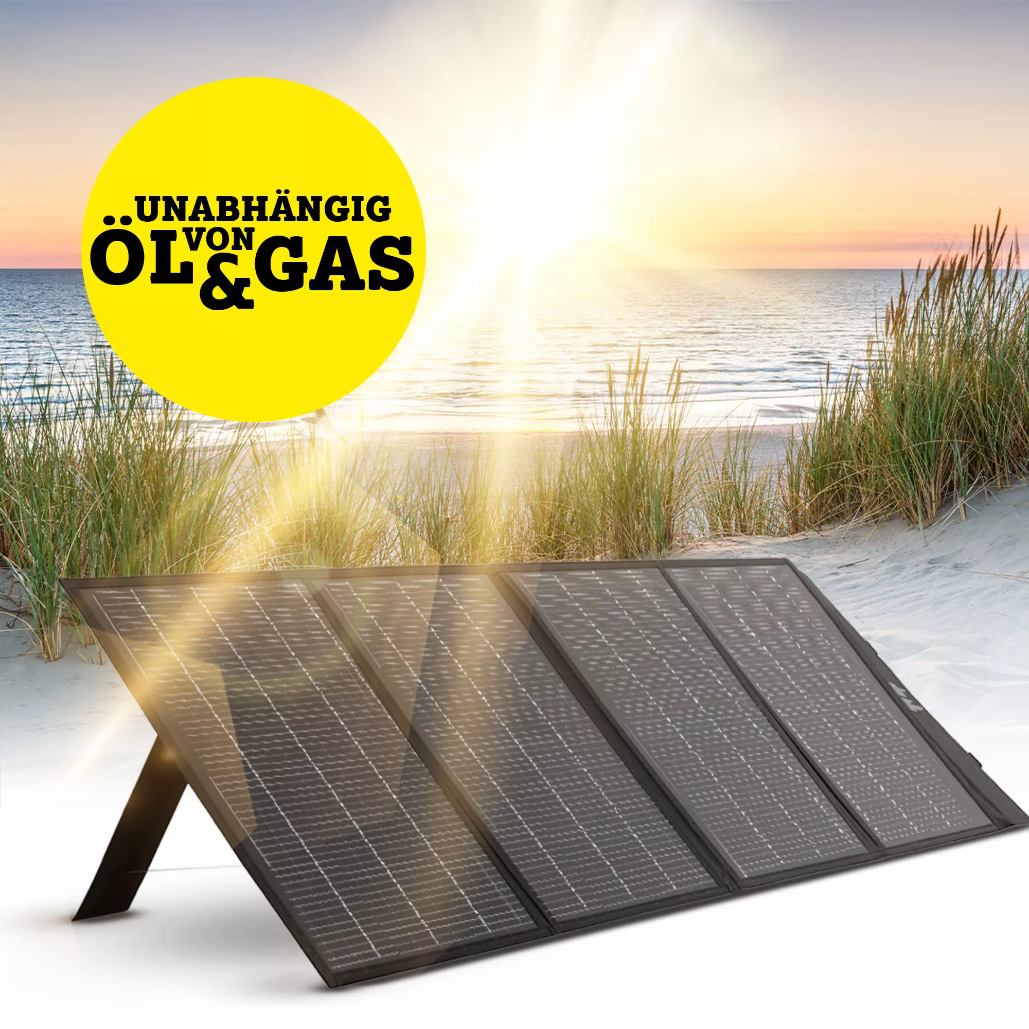 Das aufgefaltete Solarpanel am Strand