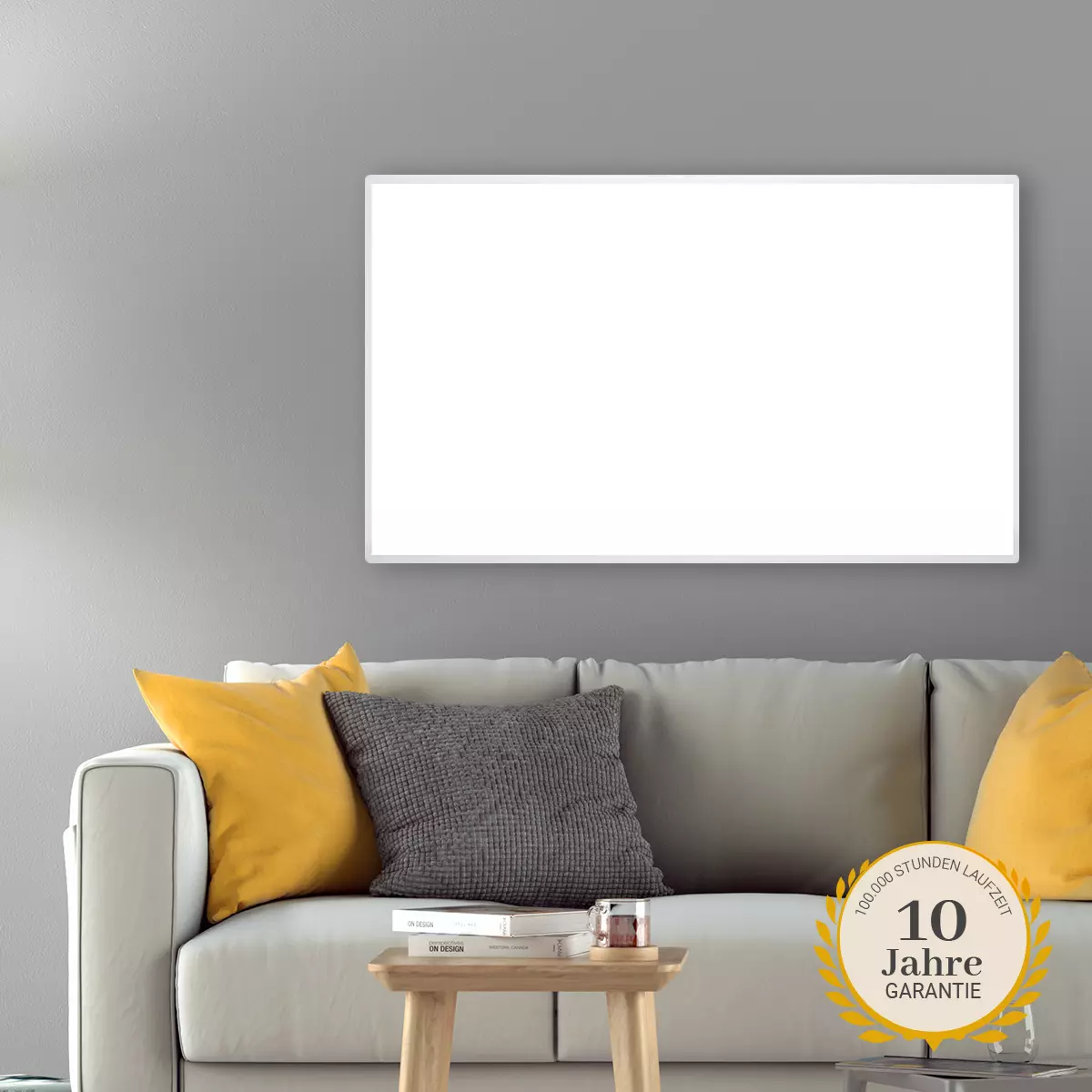 Infrarot-Heizkörper mit 10 Jahren Garantie Heidenfeld Infrarotheizung HF-HP100-1 an grauer Wand über einem Sofa in Beige