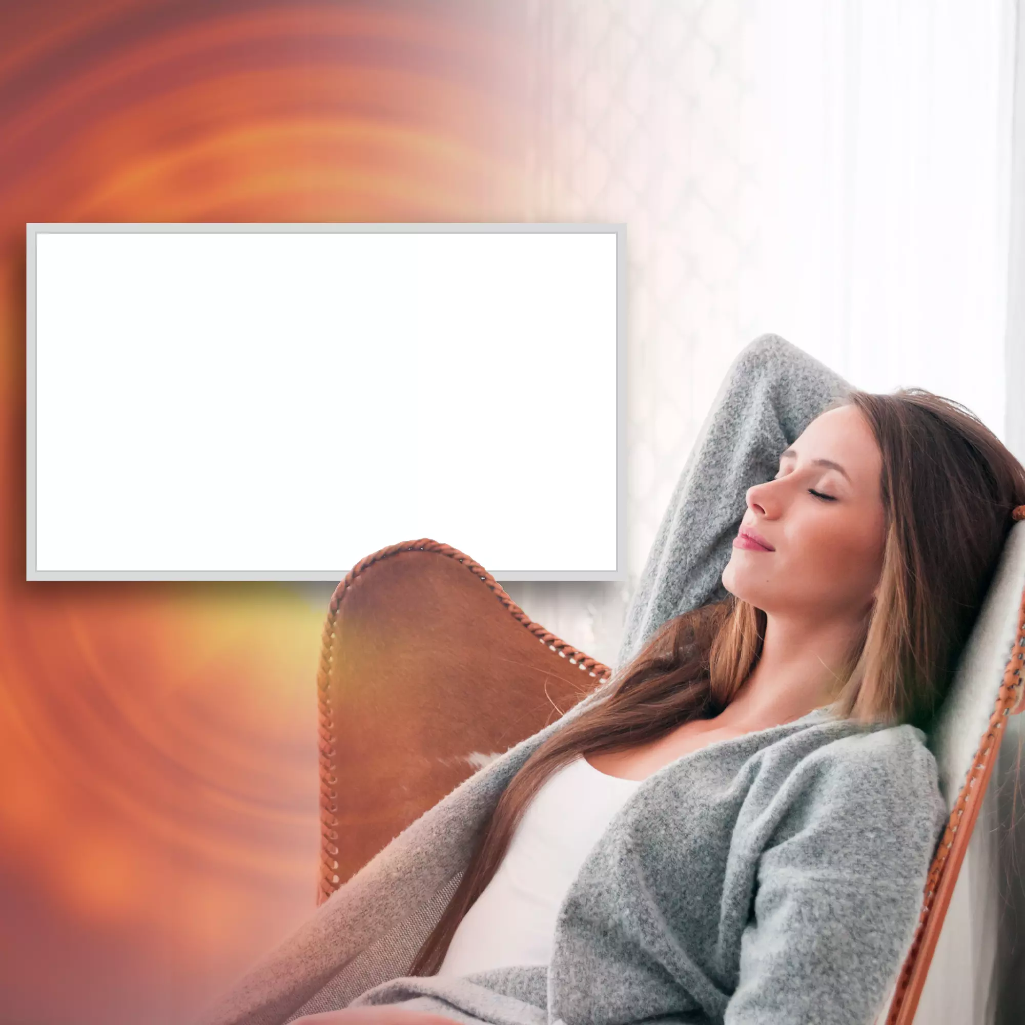 Infrarotheizkörper strahlt Wärme aus, Frau genießt diese schlafend im Sessel