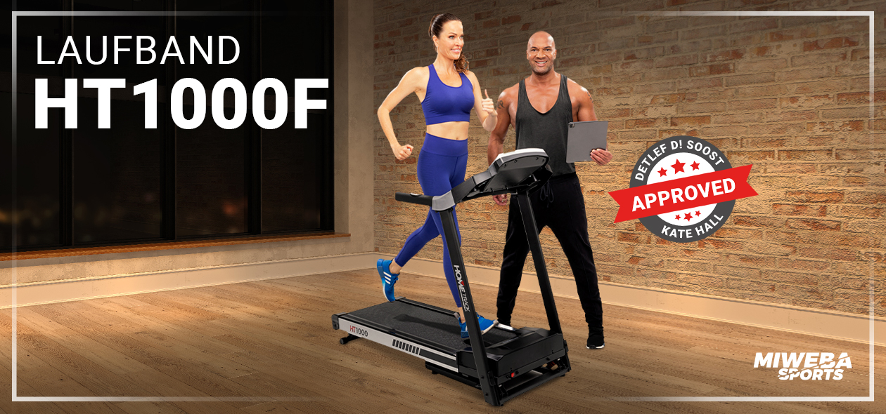 Miweba Sports Laufband Home Track HT1000F Kate Hall trainiert auf dem Laufband im Wohnzimmer, Detlef D! Soost begleitet das Workout