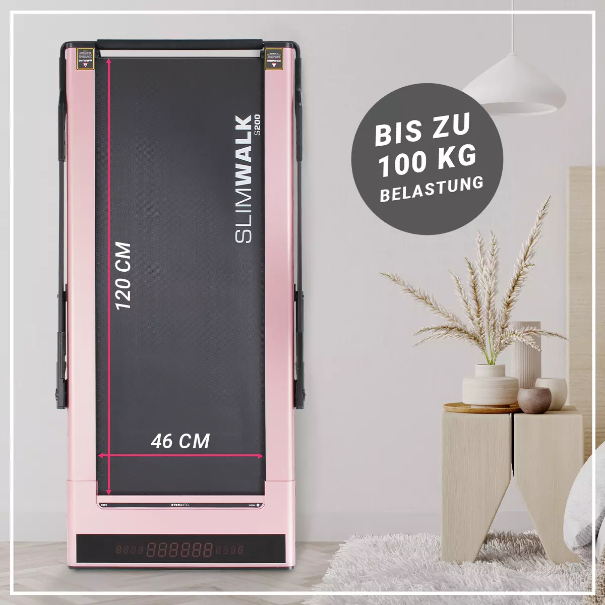 Großzügige Lauffläche mit breiten Trittflächen Klappbares Laufband mit Maßen von 120 x 46 cm angelehnt an Wohnzimmerwand