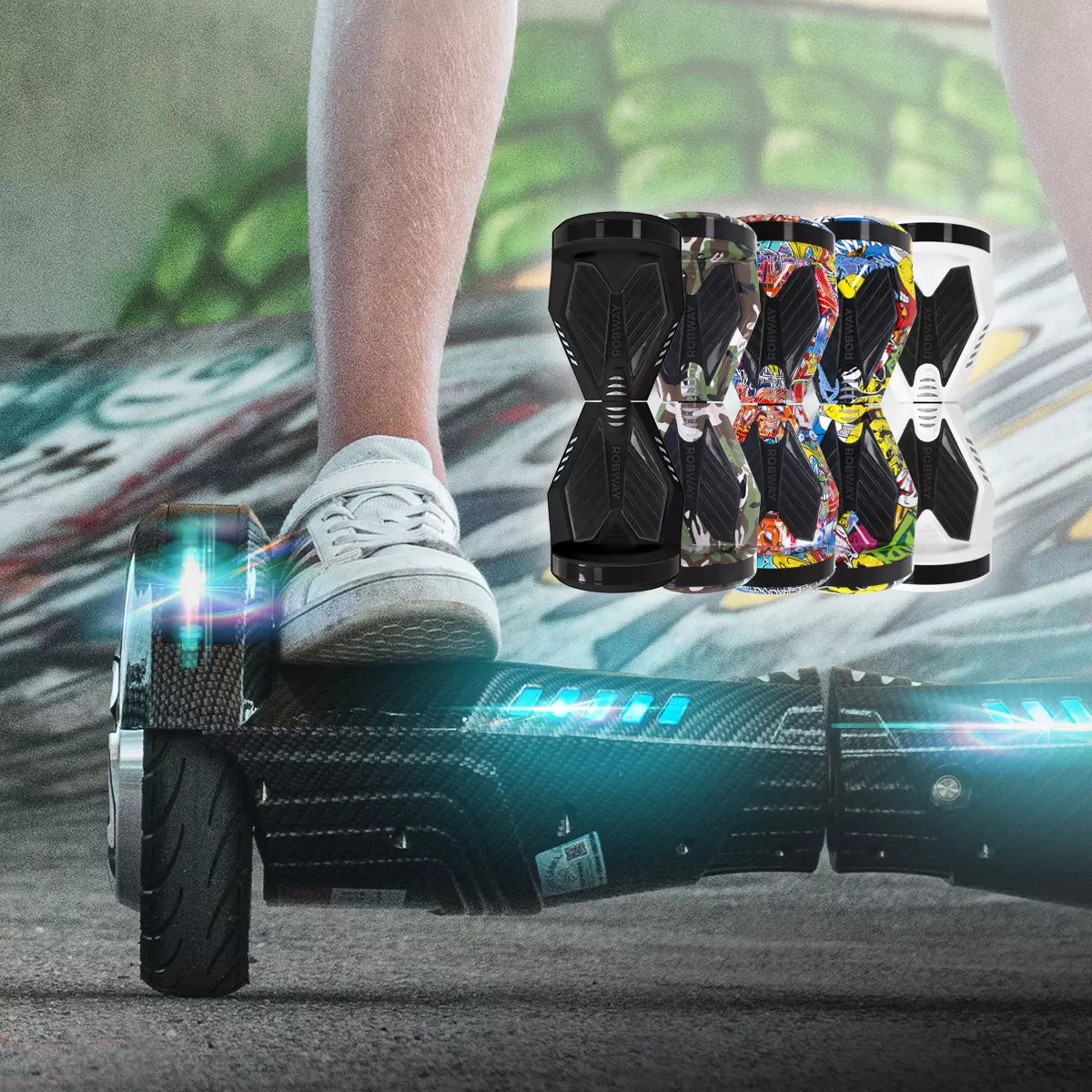 Füße in Sneakern auf Hoverboard, fünf weitere Hoverboards in unterschiedlichen Farben